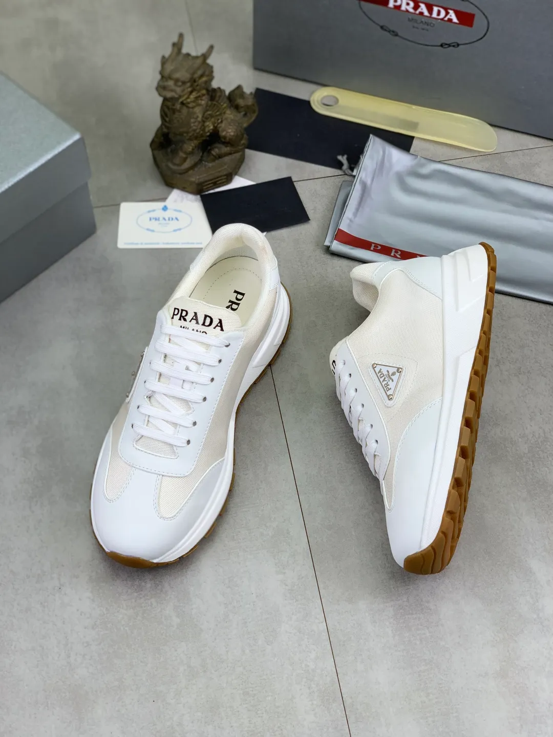 Men's men's shoes P560💰 [Real Price] Popular models are on the official website, 🆘 Trendy brand (Prada) mainly promotes popular models, avant-garde and versatile fashionable men's shoes private version mold opening, cowhide surface splicing 1:1.. Stylish and simple, original imported cowhide lining cowhide feet; the atmosphere and personality are more fashionable, eye-catching and pursuing class. It will subvert the old ideas and be a must-have for fashionistas who want to spend time with you! Must keep it! Tall and comfortable, large and low, high-end quality workmanship. Code number: 38-44 (45 customized) 2️⃣ optional.